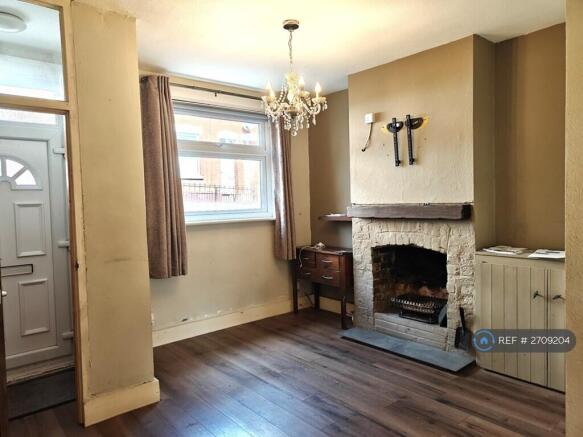 Living Room (Pic 1)