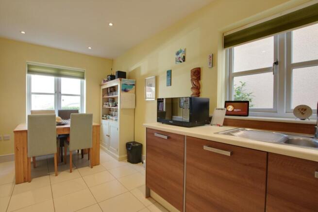 KITCHEN DINER