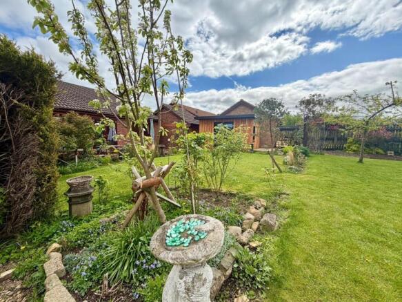 3 bed Detached Bungalow for sale Image 12