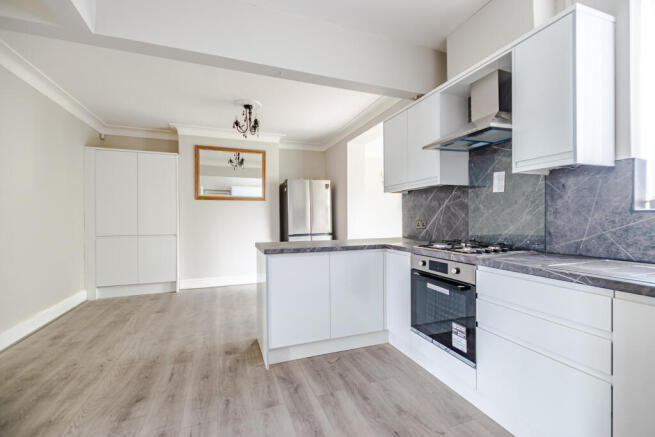 5 bed Semi-Detached for sale Image 5