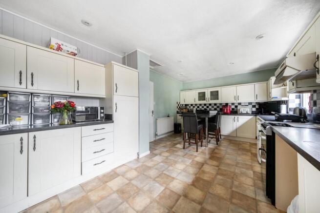 Shilldeane Drive, Carterton, Oxfordshire, OX18 photo 4