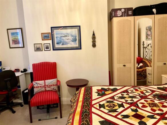 Bedroom 2 pic2.jpg