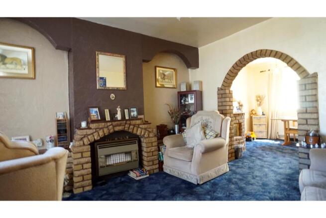 Lounge/Dining Room