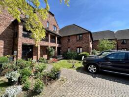 19, Hanover Court, Quaker Lane, Waltham Abbey EN9 1HR