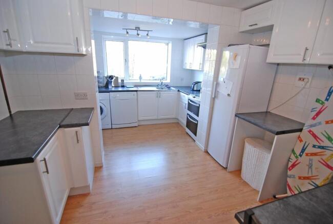 Kitchen/Breakfast...