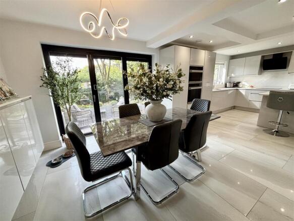 4 bed Detached for sale Image 4