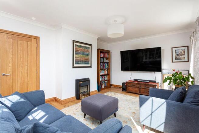 5 bed Detached for sale Image 8