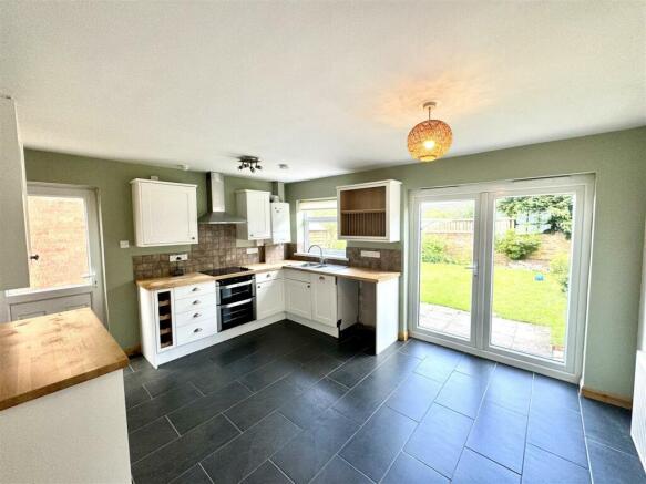 OPEN PLAN KITCHEN/DINING ROOM