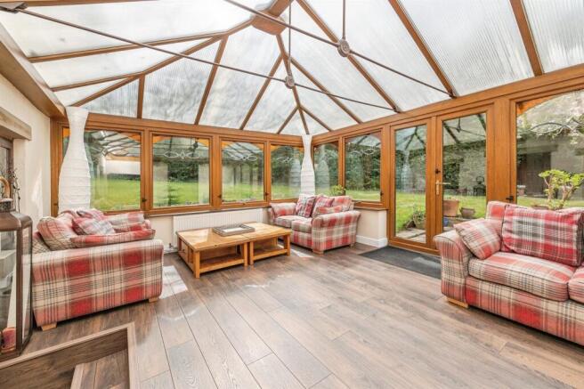 5 bed Detached for sale Image 10