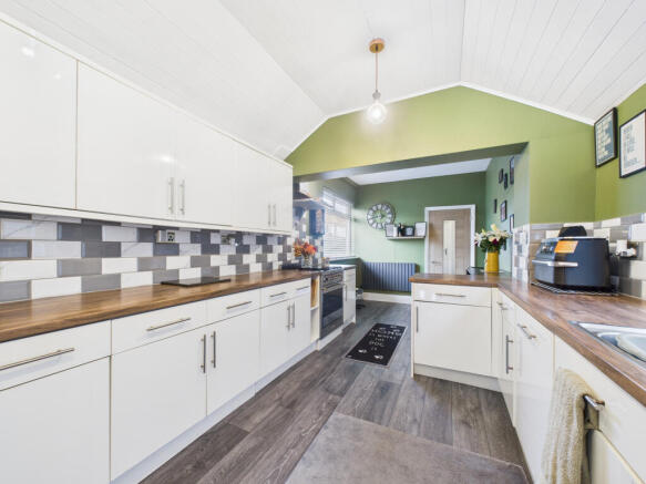 3 bed Semi-Detached for sale Image 11