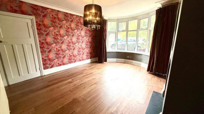 4 bed House to rent Image 8