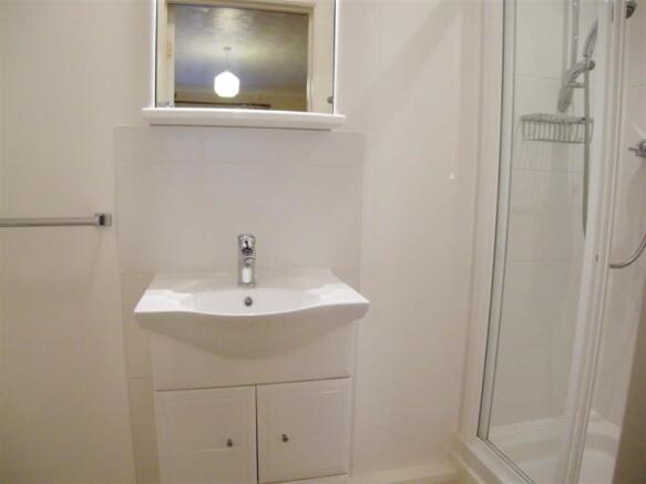 EN-SUITE SHOWER ROOM