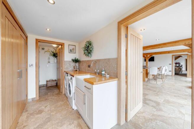 4 bed Barn Conversion to rent Image 7