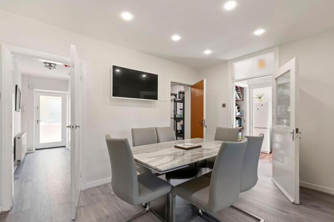4 bed Detached for sale Image 6