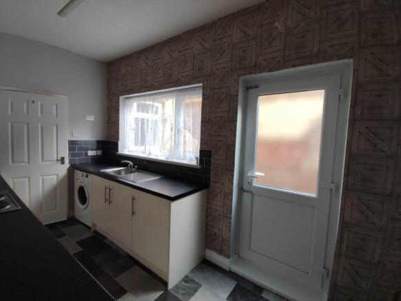 2 bed Terraced to rent Image 4