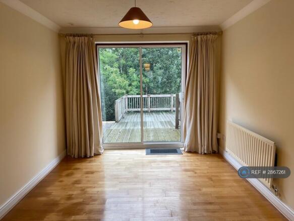 4 bed Semi-Detached to rent Image 7