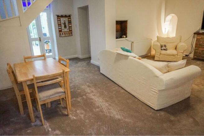 Lounge/Dining Room