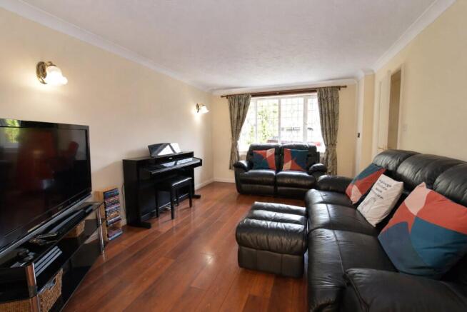 4 bed Detached for sale Image 7