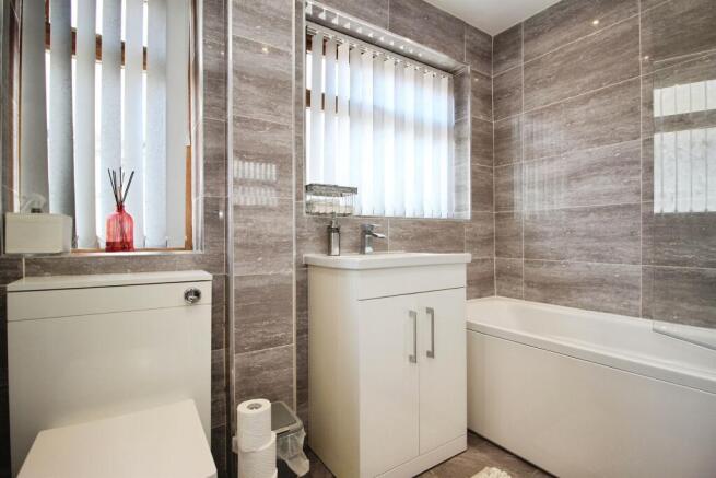 4 bed Detached Bungalow for sale Image 8