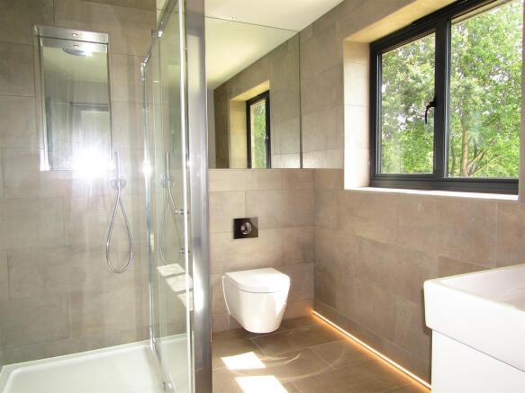 Master bedroom En-suite