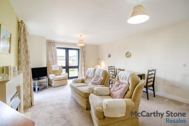 8690929-interior01.jpg