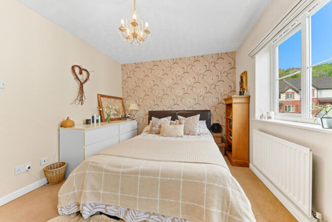 3 bed Town House for sale Image 9