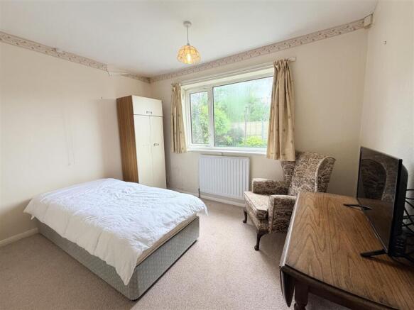 2 bed Semi-Detached Bungalow for sale Image 5