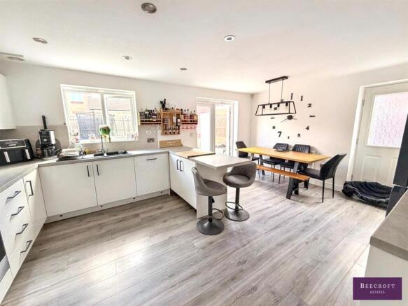 4 bed Detached for sale Image 7