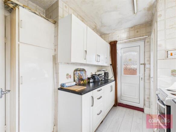 2 bed Semi-Detached Bungalow for sale Image 6