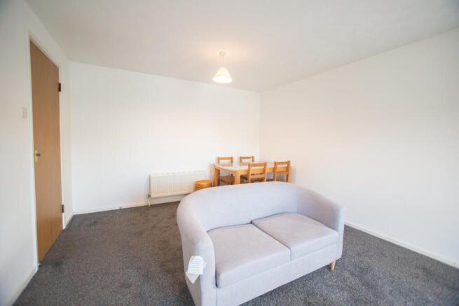 2 bed Flat to rent Image 4