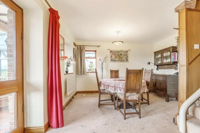 DINING ROOM.jpg