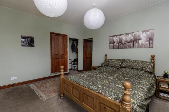4 bed Terraced for sale Image 11