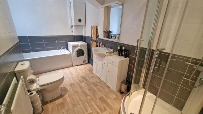 LARGE BATHROOM