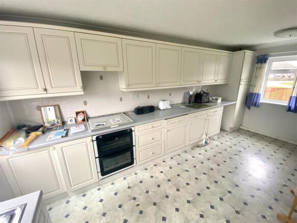 KITCHEN/BREAKFAST ROOM