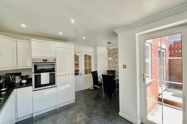 4 bed Detached for sale Image 7