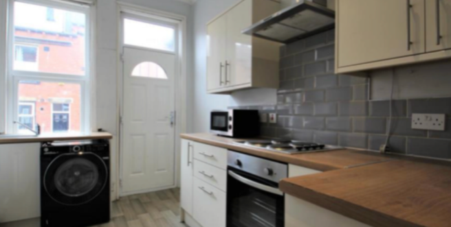 7 bed House to rent Image 5