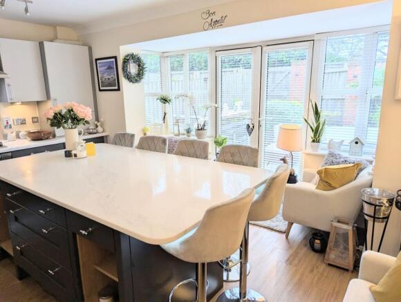 4 bed Town House for sale Image 6