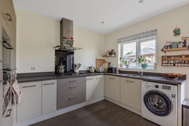 3 bed End of Terrace to rent Image 6