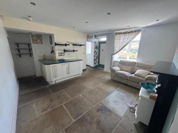 1 bed Apartment to rent Image 4