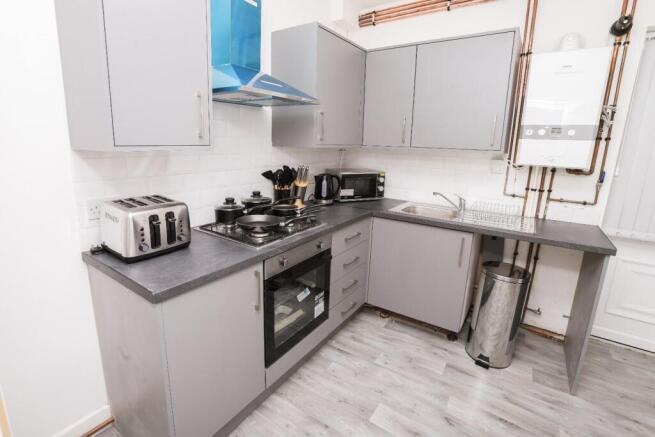 4 bed Terraced to rent Image 5