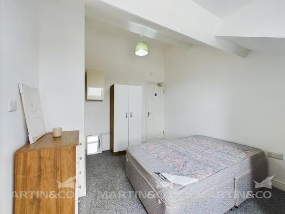 1 bed House Share to rent Image 5