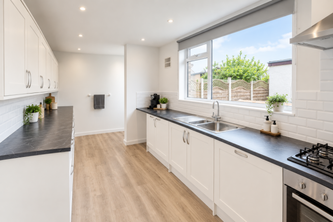 2 bed flat to rent Elgin Road, London SM6
