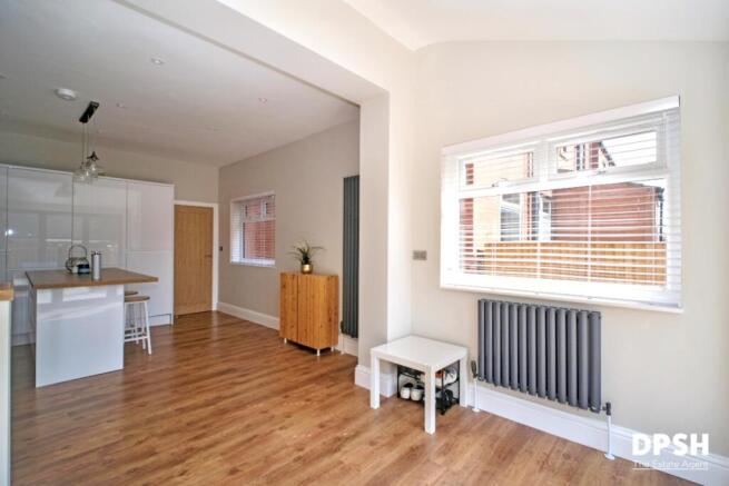 3 bed Semi-Detached for sale Image 6