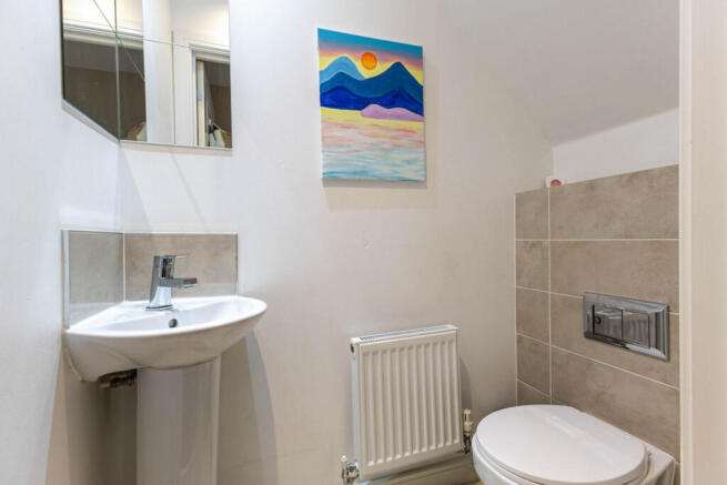 4 bed Semi-Detached for sale Image 9