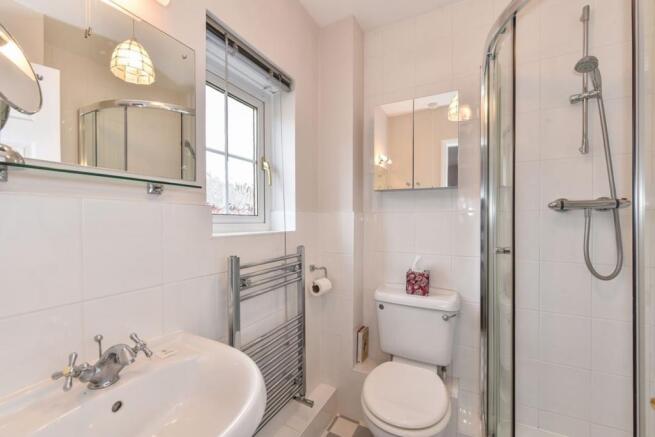 EN-SUITE SHOWER ROOM