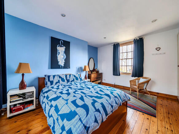 4 bed Detached for sale Image 7