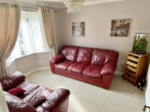 Snug/Dining Room