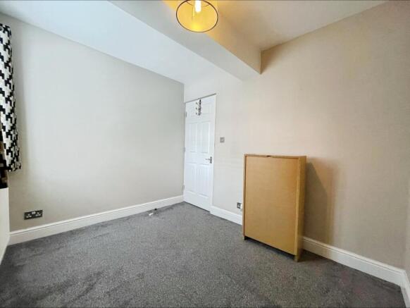 2 bed Ground Flat for sale Image 9