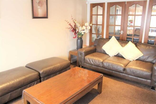 LOUNGE: