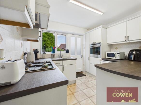 3 bed Detached Bungalow for sale Image 7